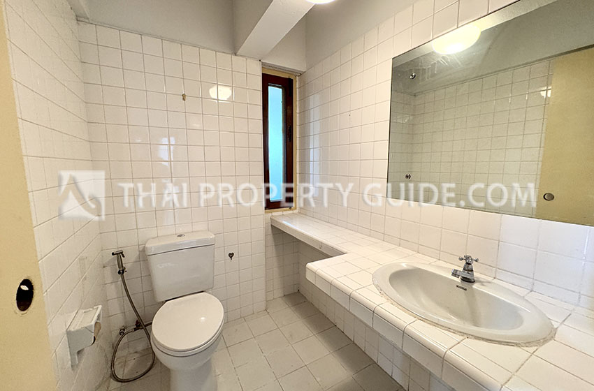 House with Shared Pool in Rama 9 